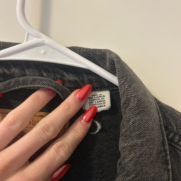 Levi's Black Denim Jacket - Classic Trucker Style - Picture 3 of 4